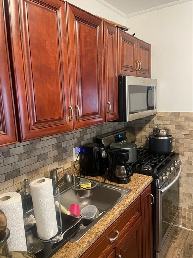 55 Fuller St, Home with 3 bedrooms, 3 bathrooms and 2 parking in Brockton MA | Image 8