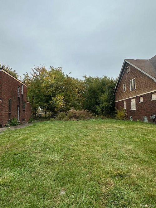 5782 Chalmers St, Detroit, MI, 48213-3621 | Card Image