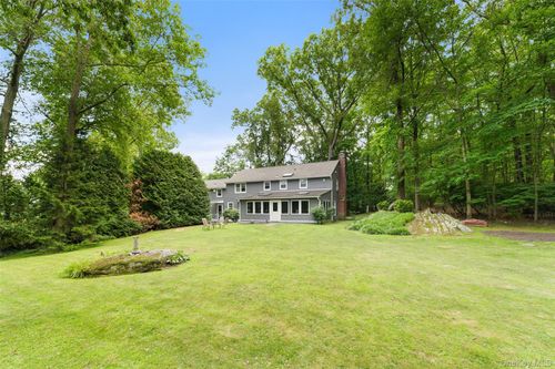 285 Old Colony Rd, Hartsdale, NY, 10530-3620 | Card Image