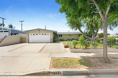 19452 Cedarcreek St, Canyon Country, CA, 91351-2784 | Card Image