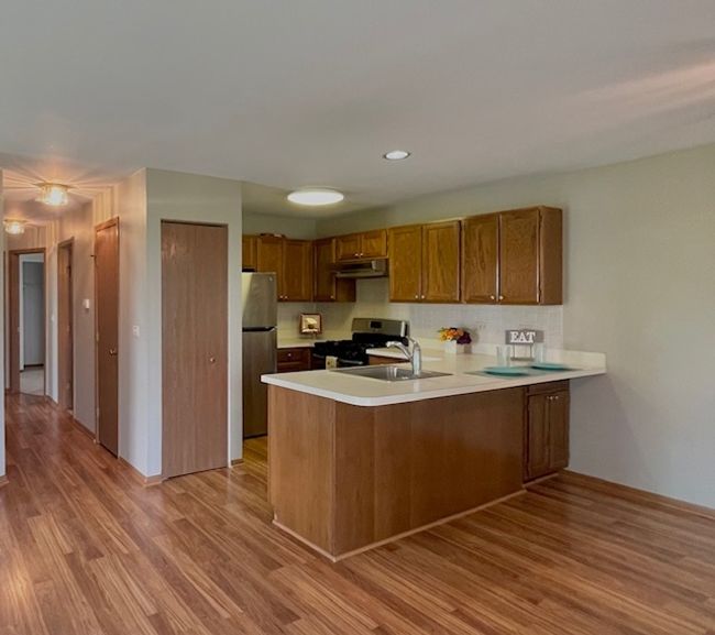 5 - 304 University Ln, Townhouse with 2 bedrooms, 1 bathrooms and 1 parking in Elk Grove Village IL | Image 8