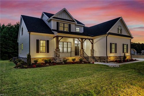 132 Breezy Point Dr, Yorktown, VA, 23692-3318 | Card Image