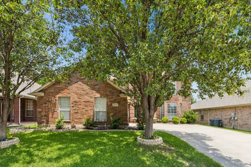 2813 Flint Rock Dr, Fort Worth, TX, 76131-2054 | Card Image