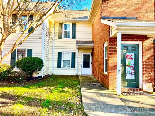 9427 Vicksburg Rd, Charlotte, NC, 28227 | Card Image