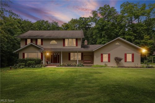8212 Timber Trl, Chagrin Falls, OH, 44023-5071 | Card Image