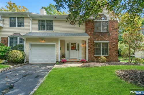 16 Carriage Ln, Ridgewood, NJ, 07450-2037 | Card Image