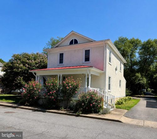 213 E Stonewall Dr, FRONT ROYAL, VA, 22630-3136 | Card Image