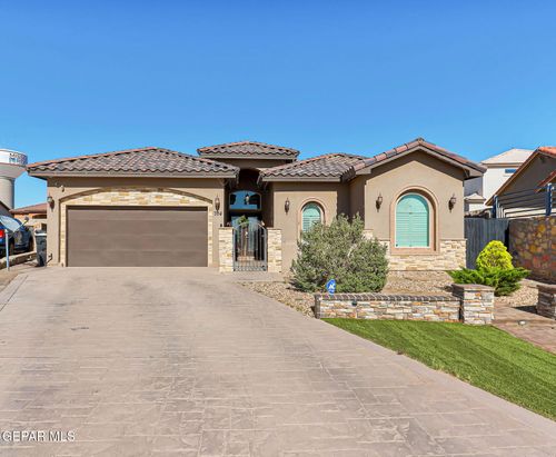 704 Warwickshire Ave, El Paso, TX, 79928-2200 | Card Image