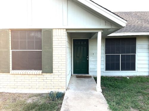 apt-b-1301 Pendergrass St, Lockhart, TX, 78644-3880 | Card Image