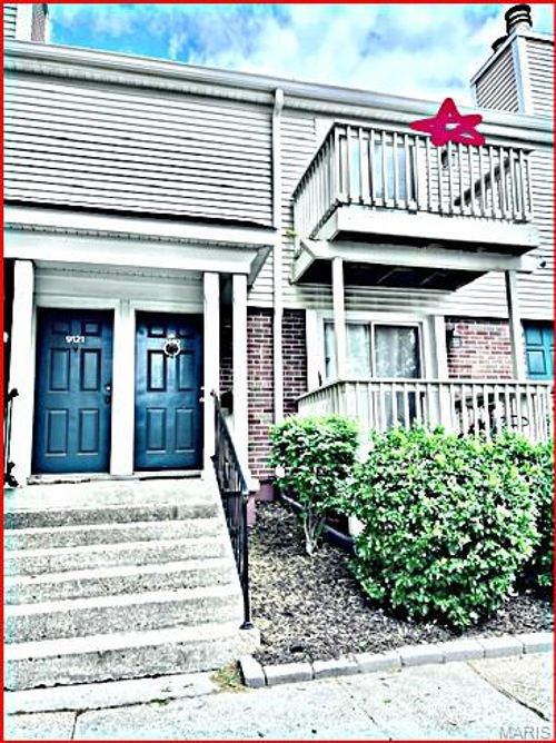 9121 N Swan Cir, Saint Louis, MO, 63144-1144 | Card Image