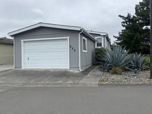 123 Crest Drive, Fortuna, CA, 95540 | Card Image