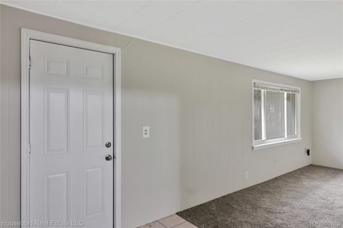 285 Bondale Ave, Pontiac, MI, 48341-2721 | Card Image