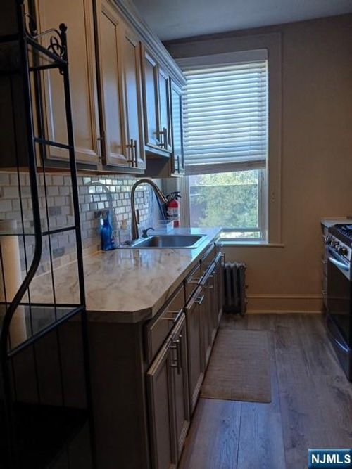 70 Main St, Little Falls, NJ, 07424-1551 | Card Image