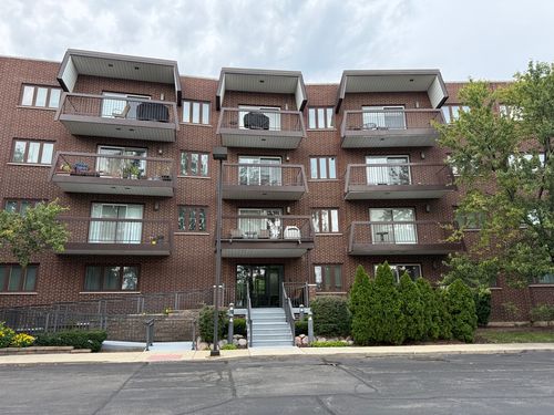 301-350 E Dundee Rd, Buffalo Grove, IL, 60089-4403 | Card Image