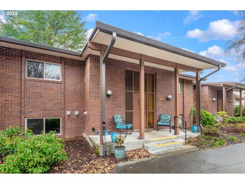 5-11510 Sw Crown Dr, King City, OR, 97224-2638 | Card Image