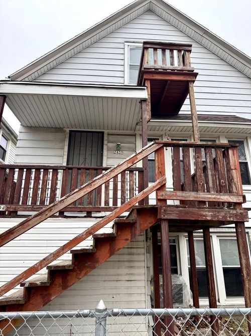 2439 S 8th Street, Milwaukee, WI, 53215 | Card Image
