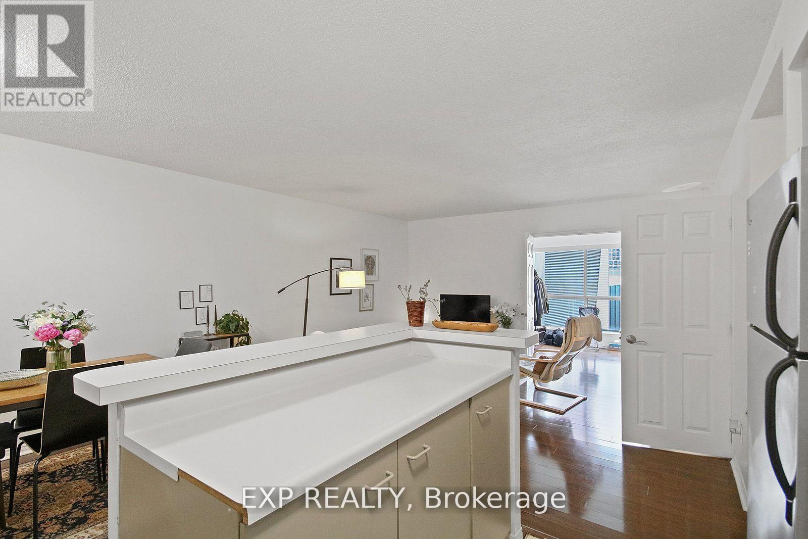 Residential in Toronto (Waterfront Communities) 5