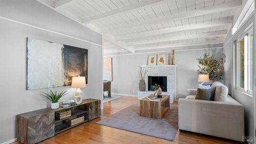 28 Windsor Ave, San Rafael, CA, 94901-1052 | Card Image