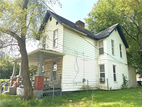 2558 E 82nd St, Cleveland, OH, 44104-2240 | Card Image