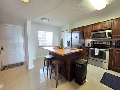 702 - 2202 S Cypress Bend Drive, Condo with 2 bedrooms, 2 bathrooms and null parking in Pompano Beach FL | Image 2