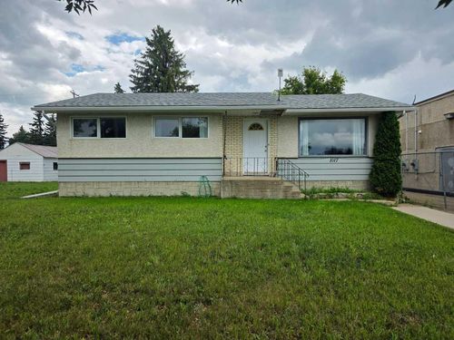 1017 12 Ave, Wainwright, AB, T9W1E8 | Card Image