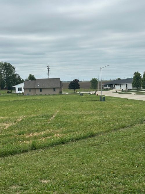 106 Bluebird Ct, Hudson, IL, 61748 | Card Image