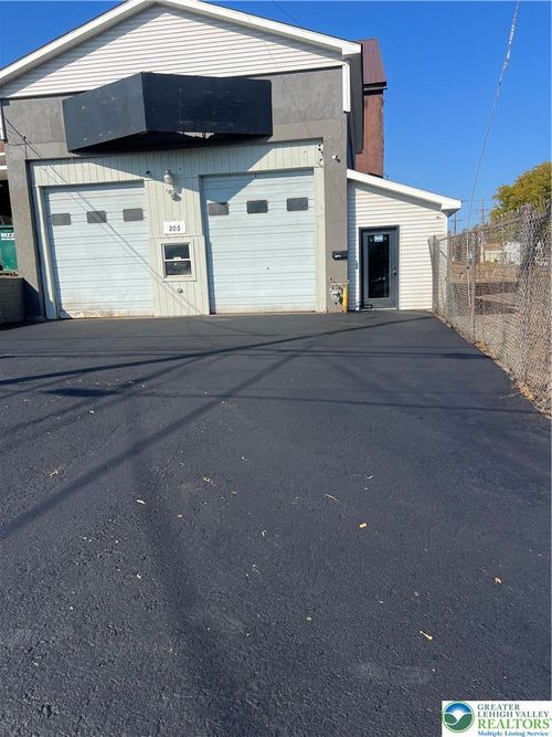 205 S 16th St, Easton, PA, 18042-4741 | Card Image