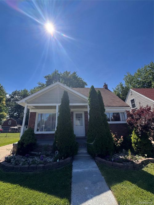 28025 Joan St, Saint Clair Shores, MI, 48081-1428 | Card Image