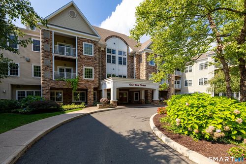 215-1 West St, Simsbury, CT, 06070-5402 | Card Image