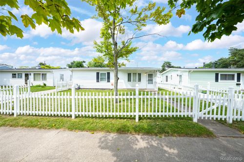 2535 Locust Street, Port Huron, MI, 48060 | Card Image