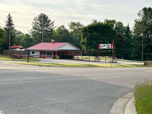 1876 W Ludington Dr, Farwell, MI, 48622-9742 | Card Image