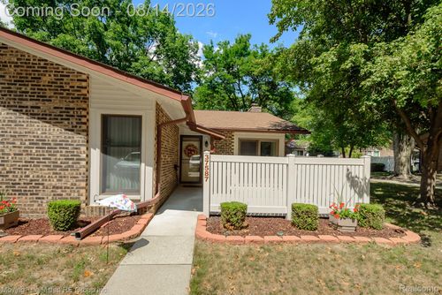 37587 Barkridge Cir, Westland, MI, 48185-3204 | Card Image