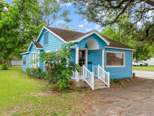 3021 Avenue F, Bay City, TX, 77414-7101 | Card Image