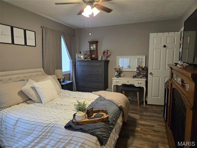 1051 Saint Clair St, House other with 3 bedrooms, 2 bathrooms and 2 parking in Carlyle IL | Image 23