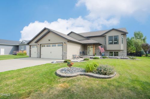 2304 36th St S, Moorhead, MN, 56560-8140 | Card Image