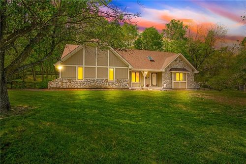 3020 S Bradford Ln, Blue Springs, MO, 64015-7340 | Card Image