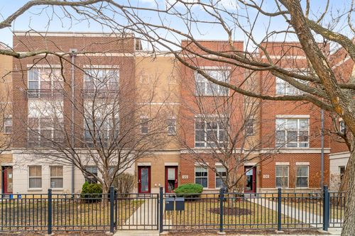 1212 W Grenshaw St, Chicago, IL, 60607-4414 | Card Image
