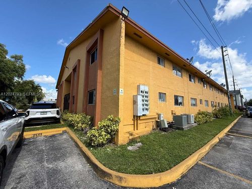 110-1501 W 42nd St, Hialeah, FL, 33012-5825 | Card Image