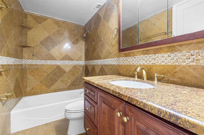 APT-6M - 5055 Collins Ave, Condo with 2 bedrooms, 3 bathrooms and null parking in Miami Beach FL | Image 17