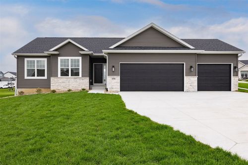 6916 Rock Wood Dr Sw, Cedar Rapids, IA, 52404-8069 | Card Image