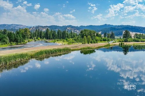 35 Wapiti Ct, Garden Valley, ID, 83622-1027 | Card Image