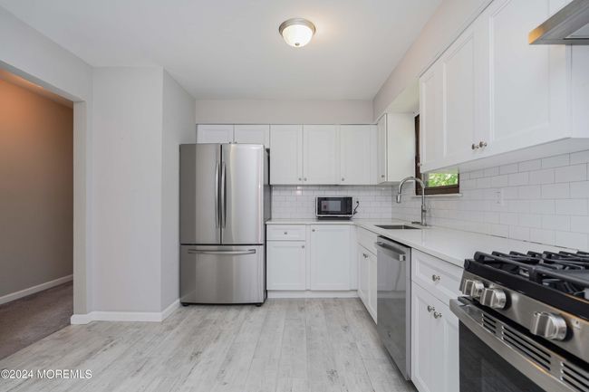 47 Knoll Ct, Condo with 2 bedrooms, 2 bathrooms and null parking in Matawan NJ | Image 4