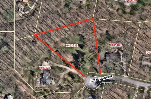 4245 Cliff Spur Dr, Akron, OH, 44333-1131 | Card Image