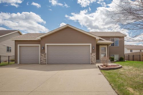 2221 Fairbanks Dr, North Mankato, MN, 56003-4252 | Card Image