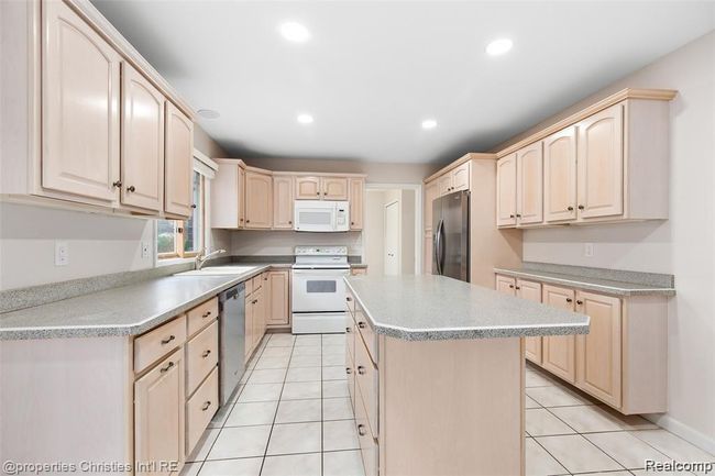 1710 Strickland Dr, House other with 4 bedrooms, 3 bathrooms and null parking in Bloomfield Hills MI | Image 13