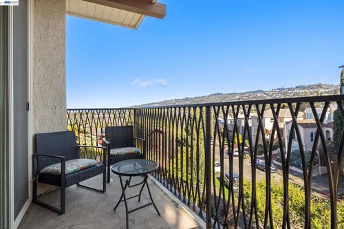 303-5405 Carlton St, Oakland, CA, 94618-1731 | Card Image