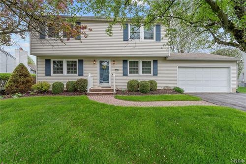 7745 Whiffletree Ln, Liverpool, NY, 13090-2432 | Card Image