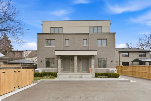 4-46 Touraine Ave, North York, ON, M3H1R2 | Card Image