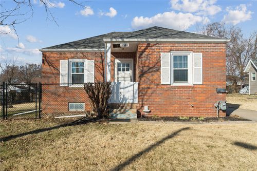 3800 Hart Ct Ne, Cedar Rapids, IA, 52402-5631 | Card Image