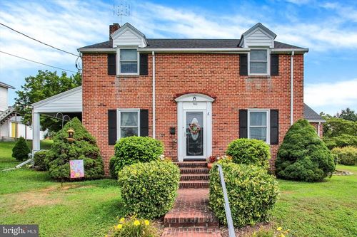 300 W 6th St, WAYNESBORO, PA, 17268-2104 | Card Image